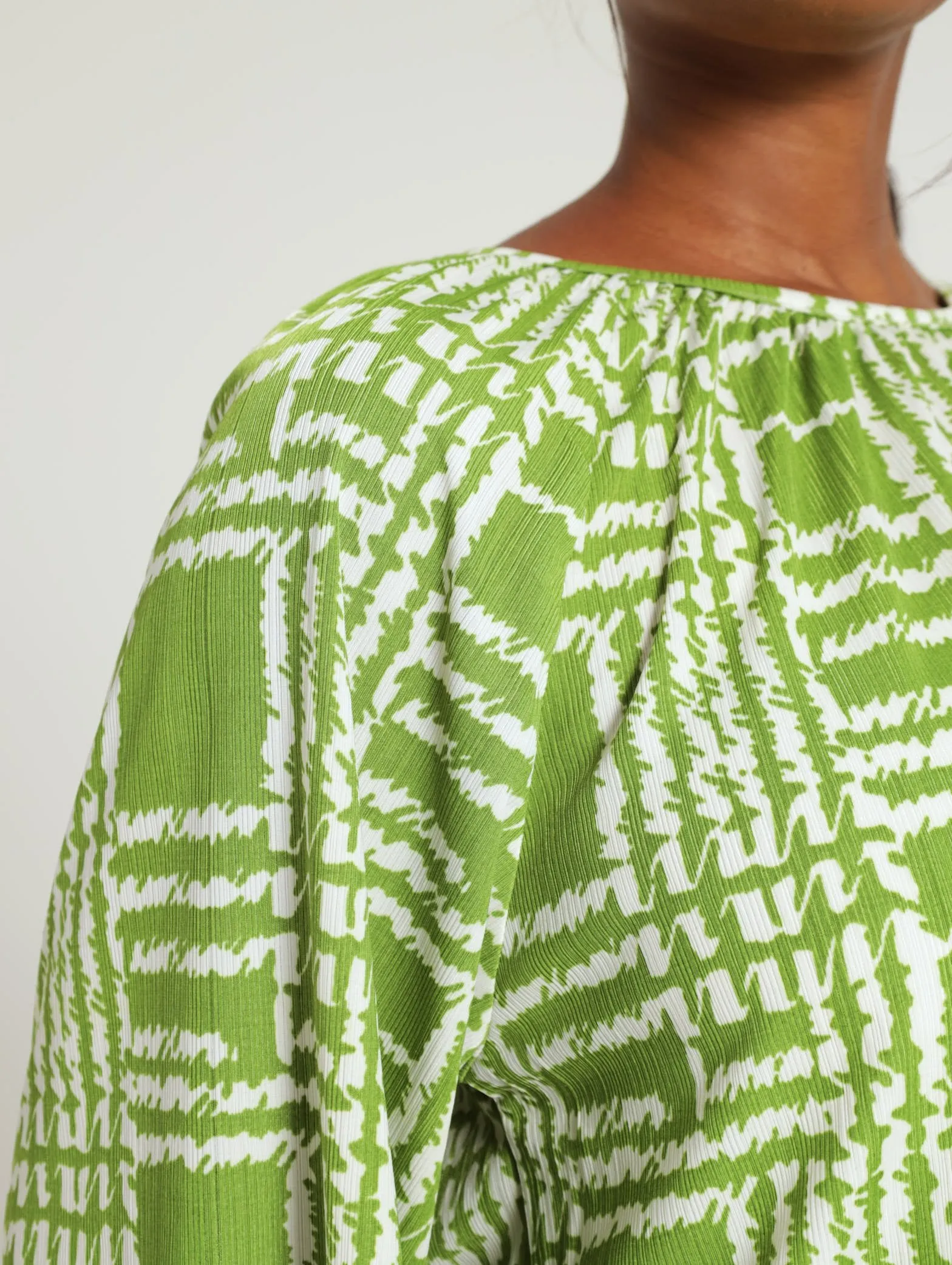 3/4 Sleeve Bubble Hem Blouse - Green
