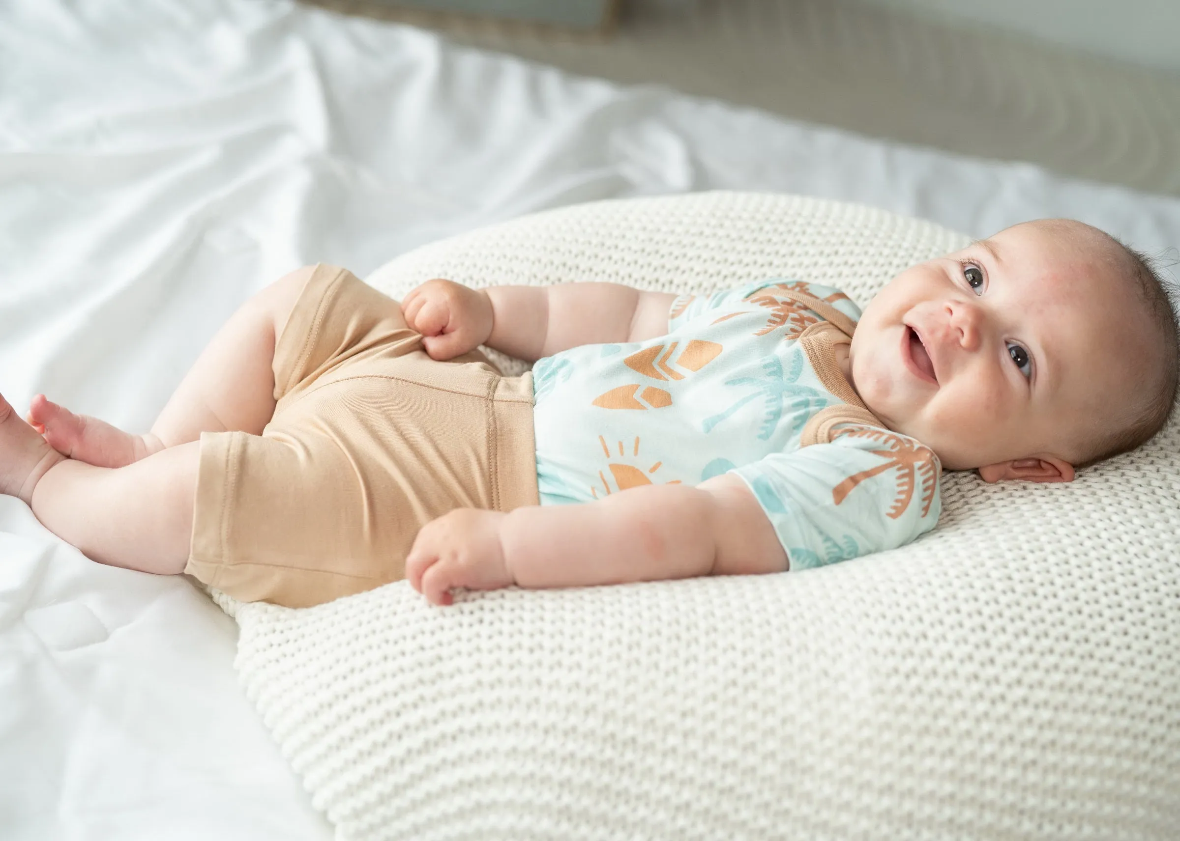 Bamboo Short Sleeve Onesie & Short Set (Sunny Shores Print/Maple Sugar)