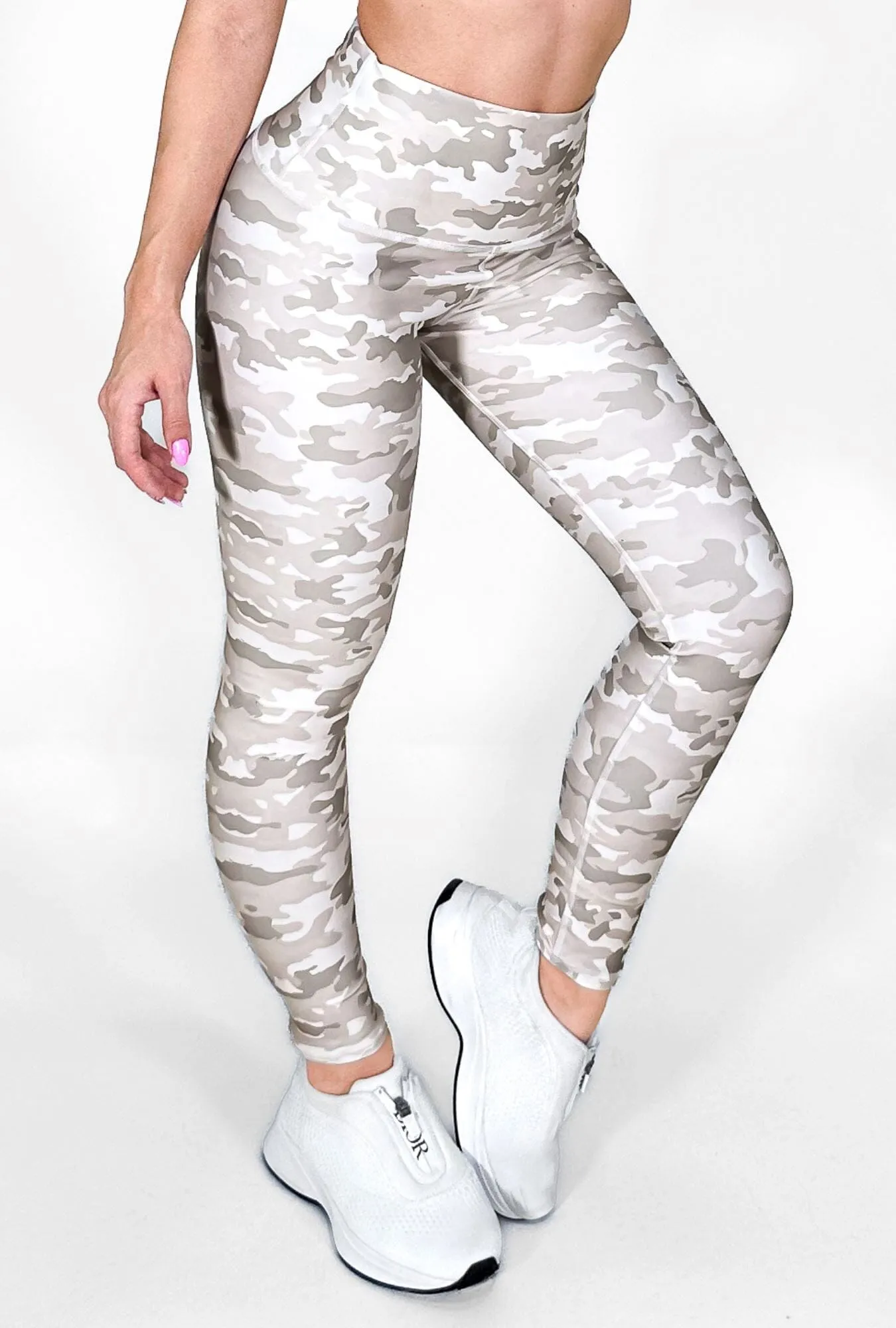 Conjunto Elite Arena Militar • Dos Piezas | Leggins Arena Militar   Top París Blanco