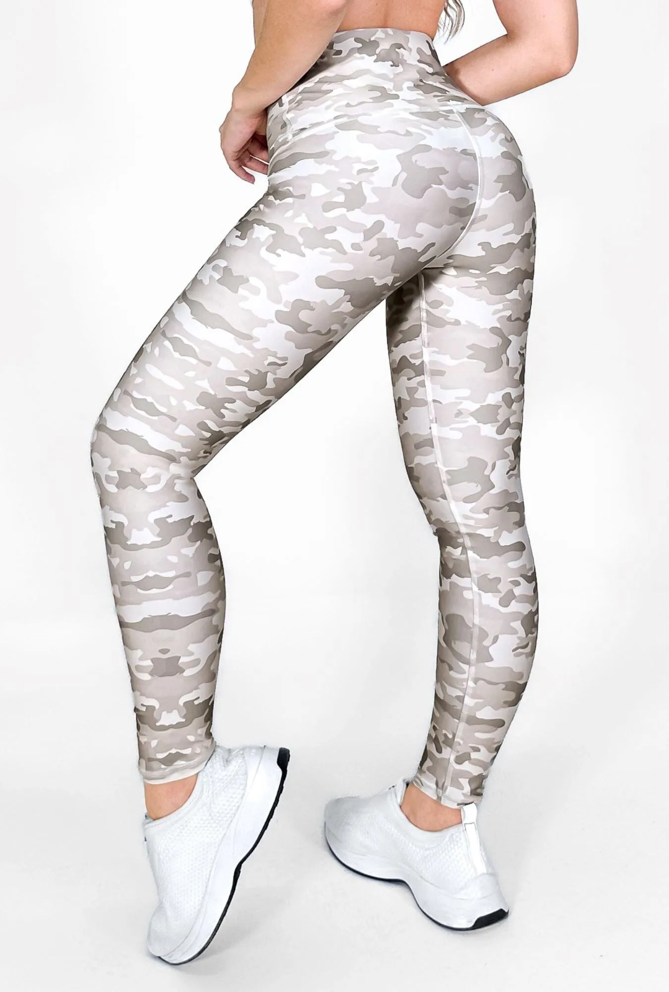 Conjunto Elite Arena Militar • Dos Piezas | Leggins Arena Militar   Top París Blanco