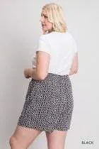 Crinkle Detailed Waist Shorts - Black