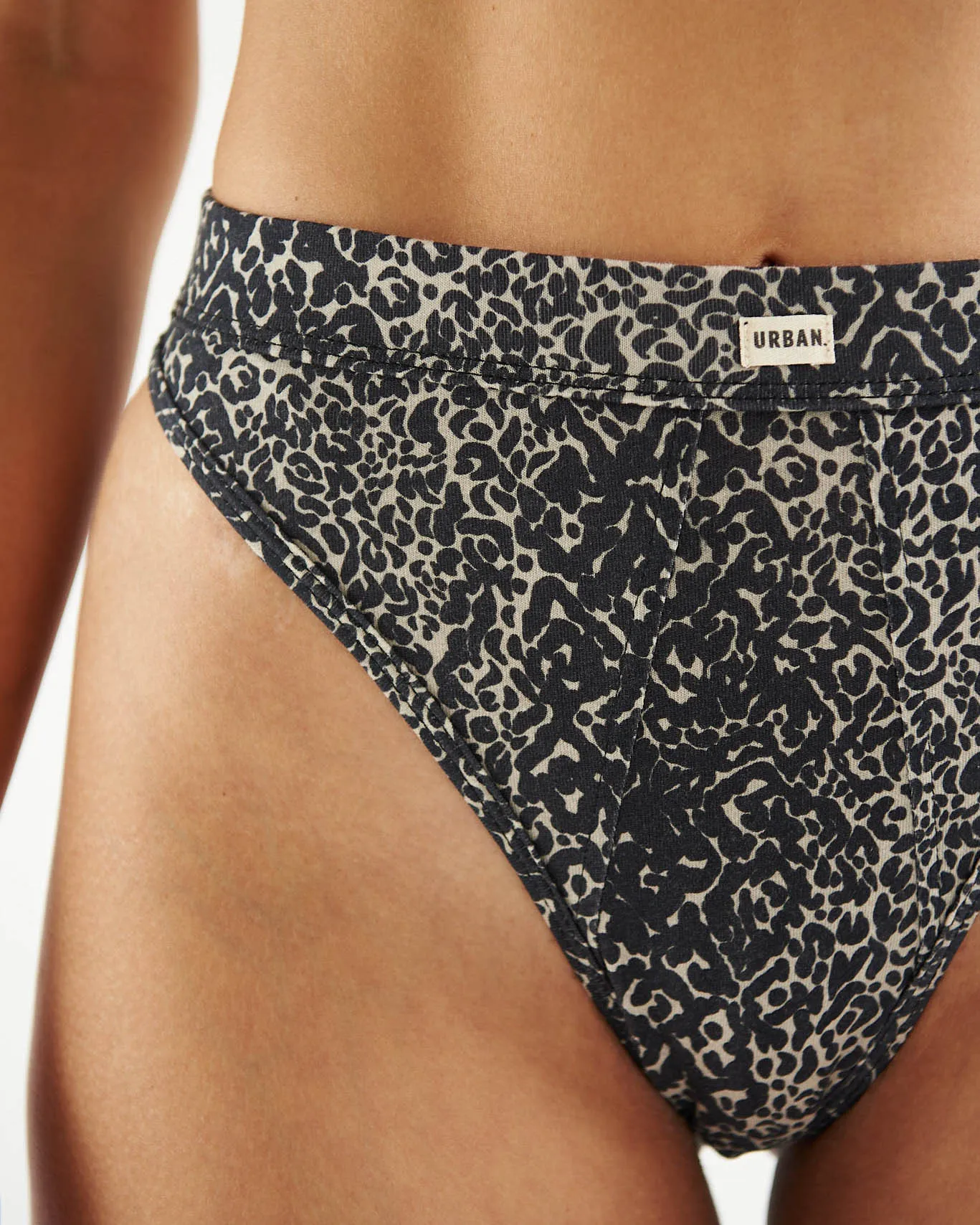 ESSENCE ANIMAL BOTTOM