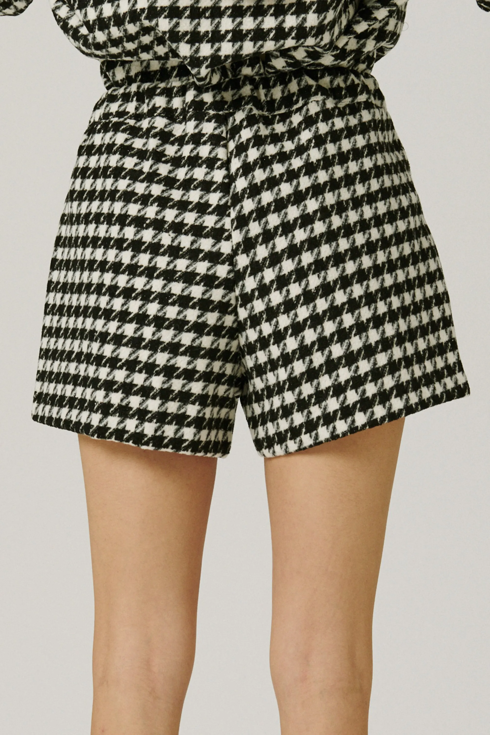 Harper Houndstooth Utility Short