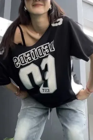 HTR1103 Off-Shoulder Graphic Tee