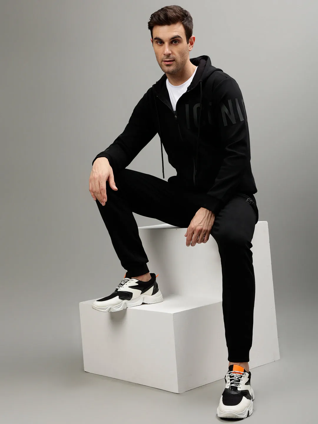 Iconic Men Black Solid Regular Fit Mid-Rise Trackpant