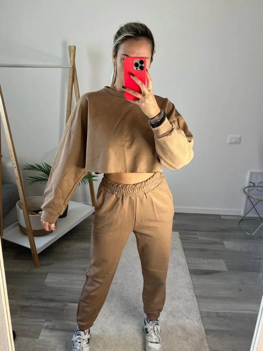 Joggers camel con personalizzazione ricamata