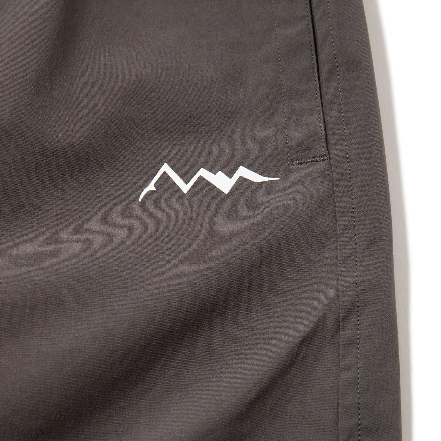 MANASTASH | マナスタッシュ　MOUNTAIN LOGO SHORTS