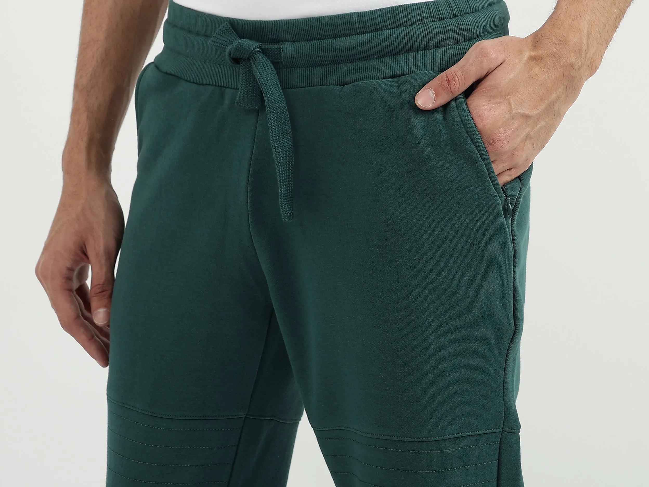 Men Solid Regular Fit Jogger