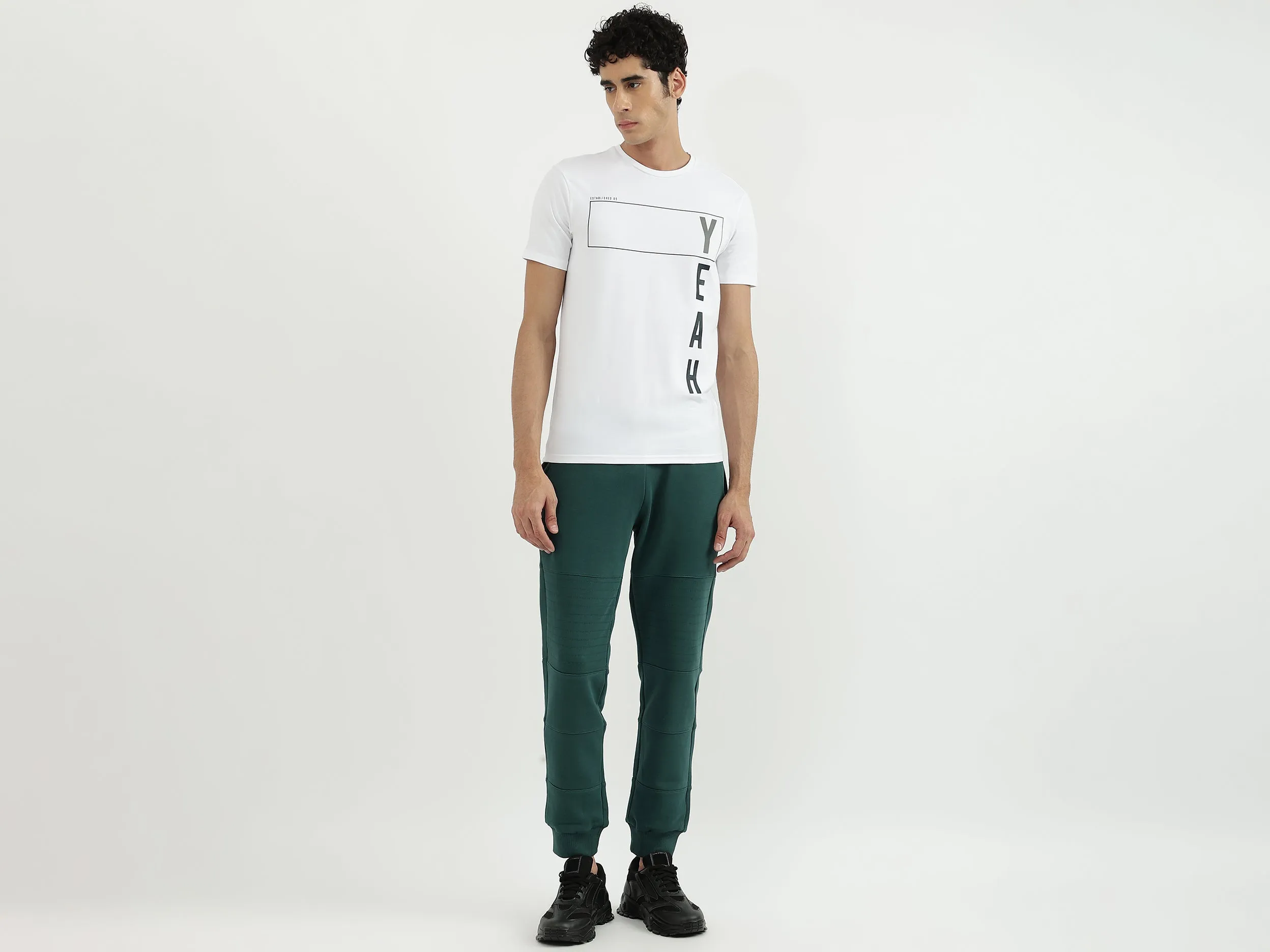 Men Solid Regular Fit Jogger