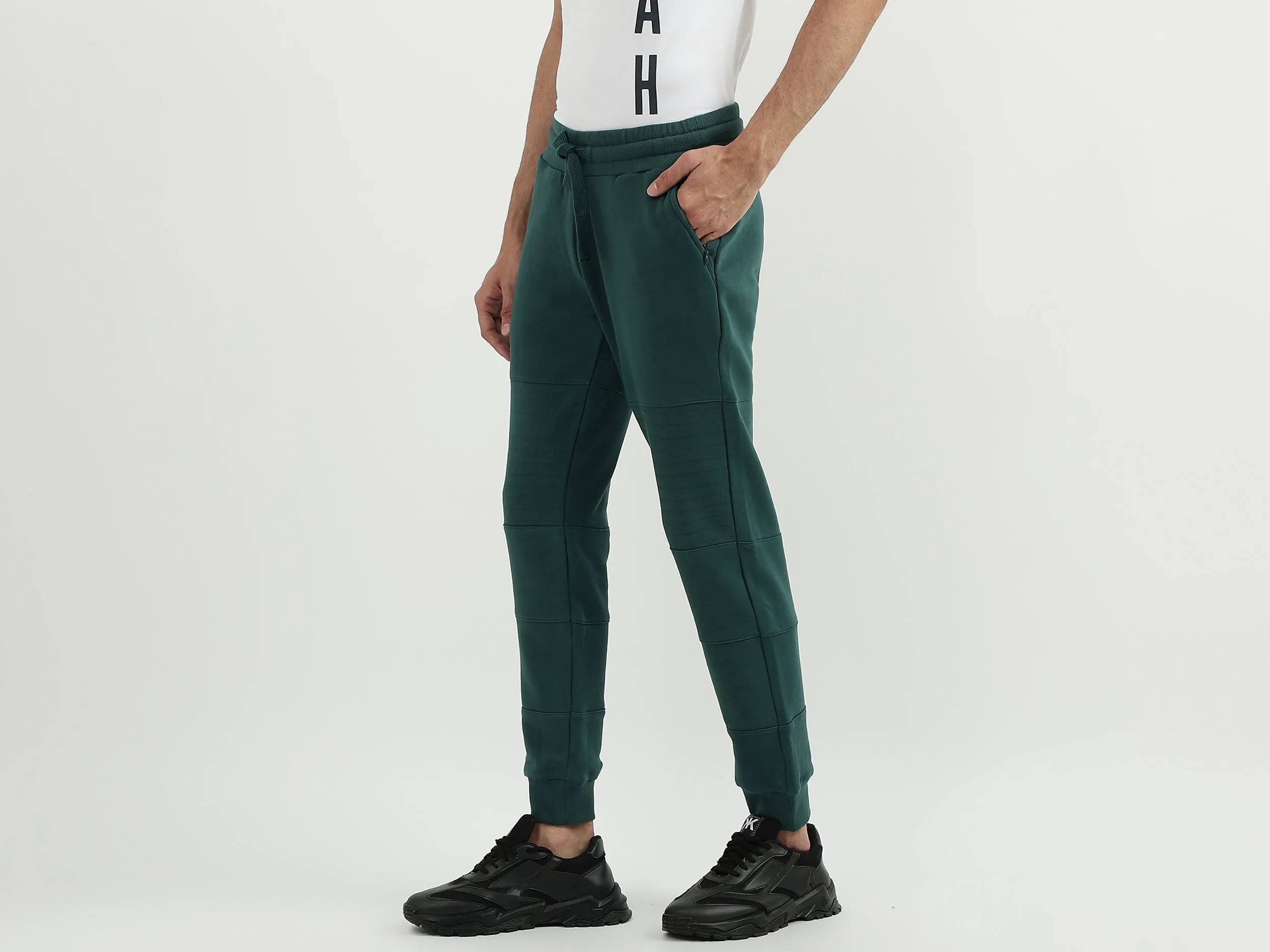 Men Solid Regular Fit Jogger