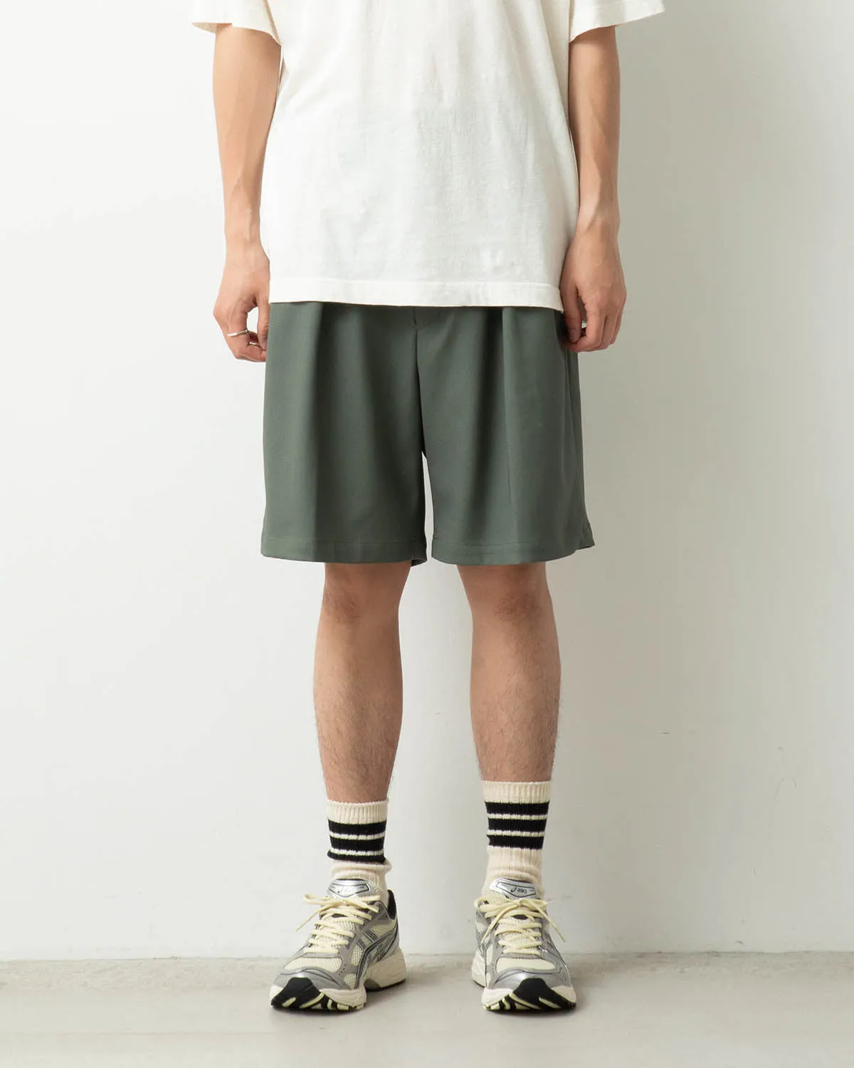 NEAT CHINO SHORTS