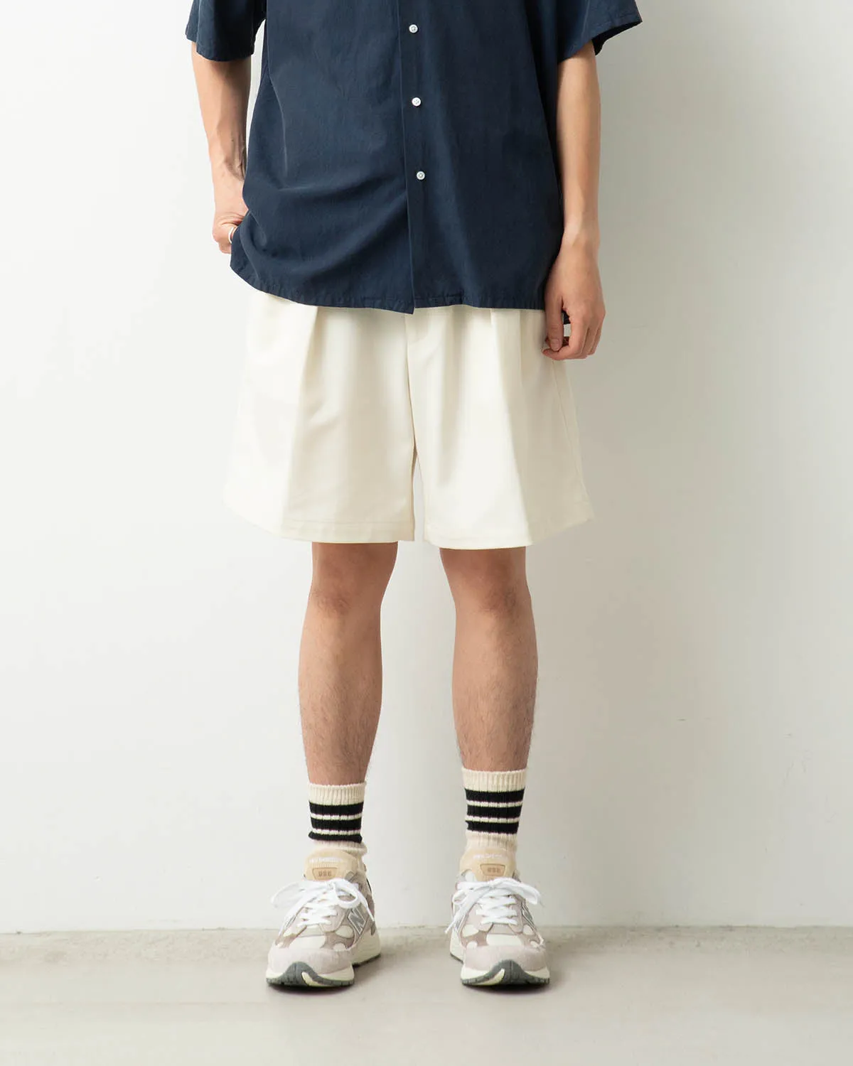 NEAT CHINO SHORTS