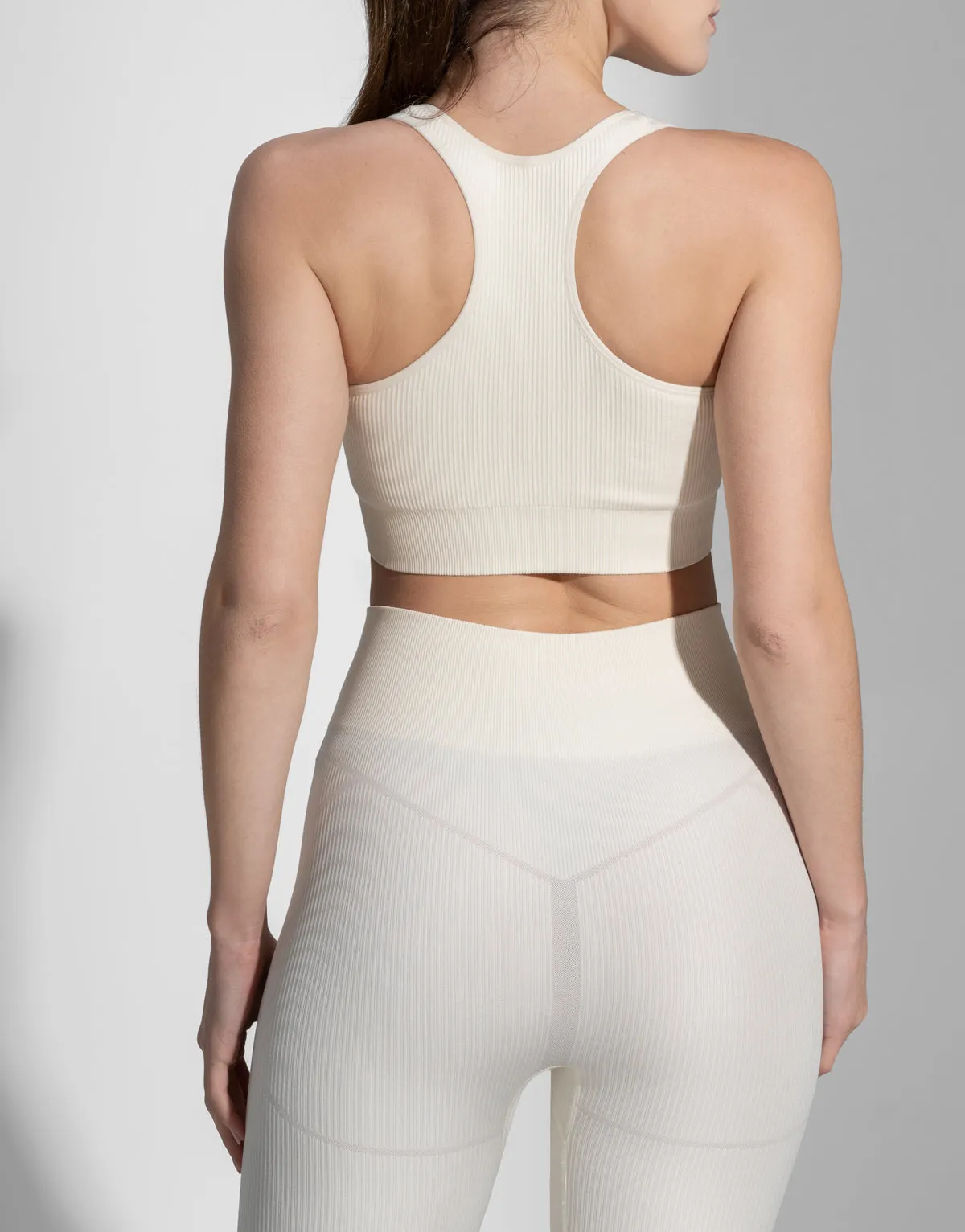 RIBBED CROSS WHITE SEAMLESS TOP