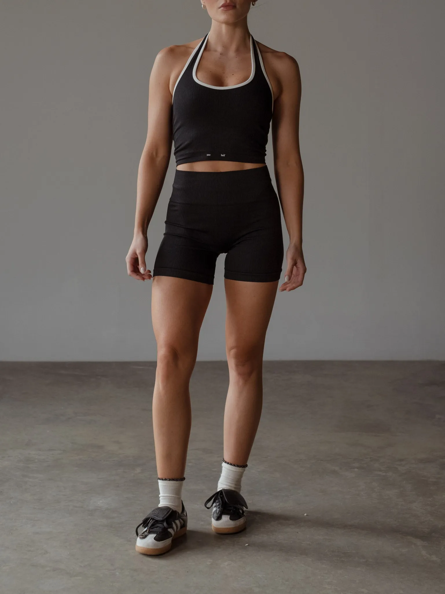 SHAPE SEAMLESS MINI SHORT  - PLUS BLACK