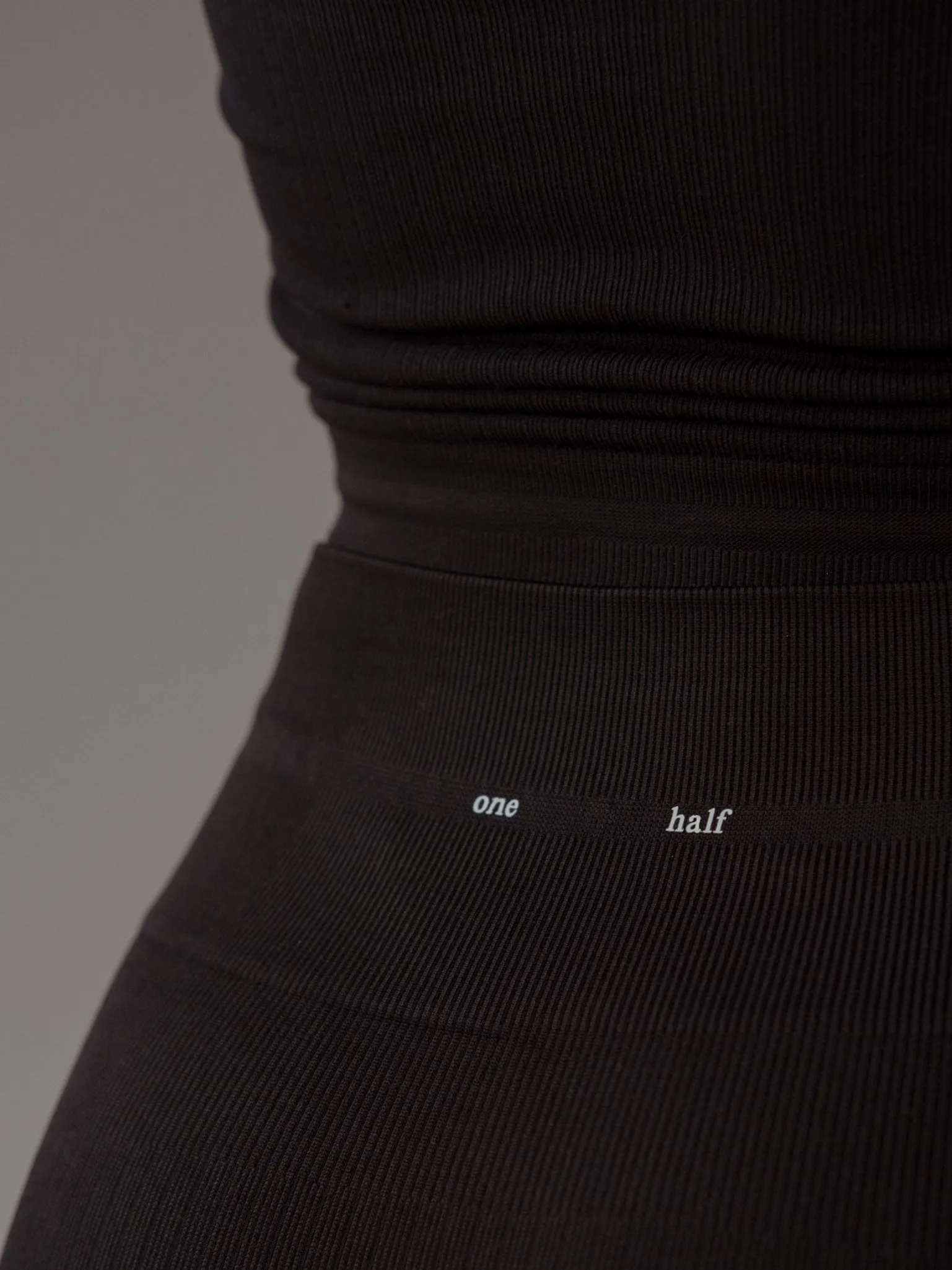 SHAPE SEAMLESS MINI SHORT  - PLUS BLACK