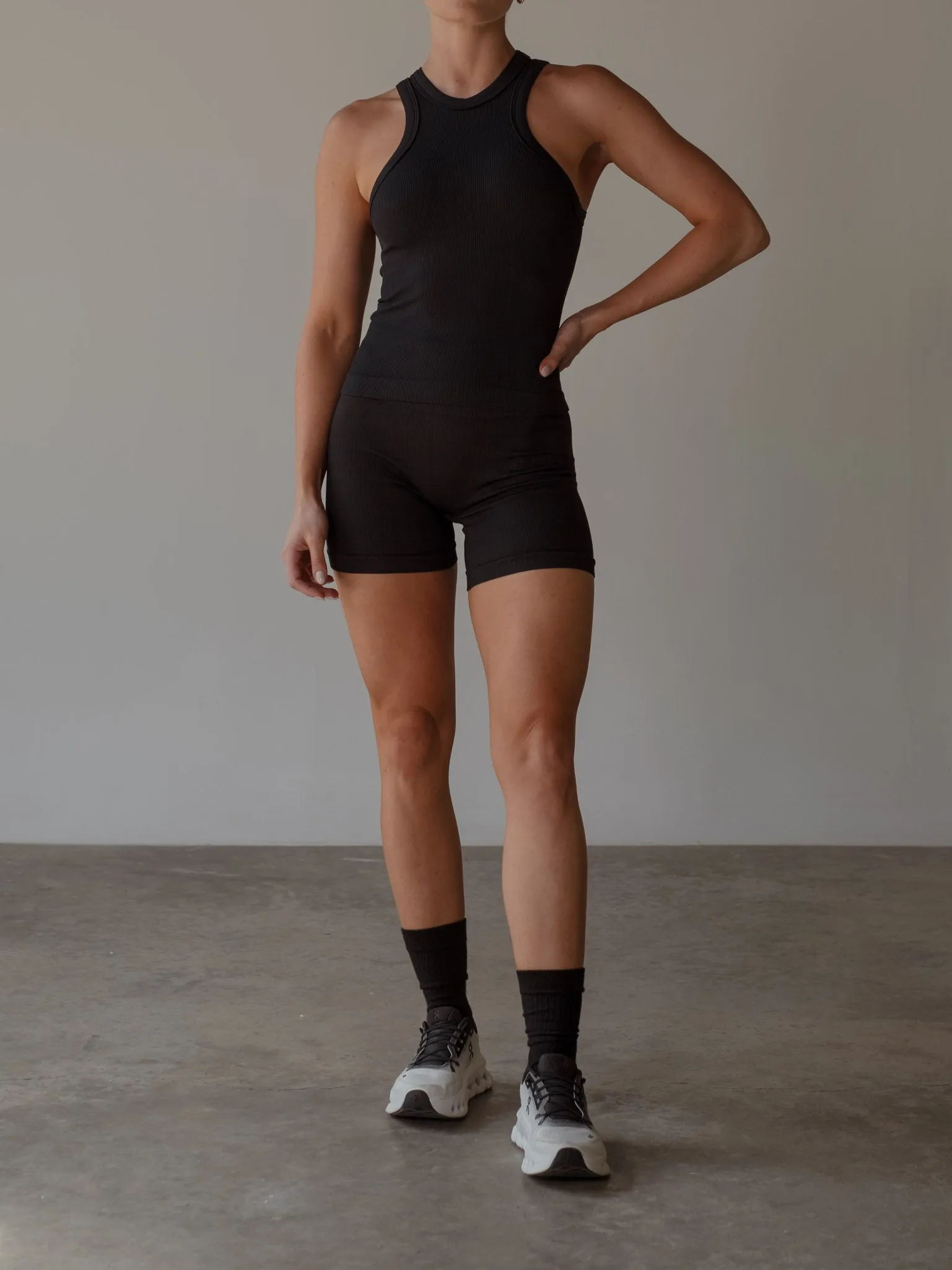 SHAPE SEAMLESS MINI SHORT  - PLUS BLACK