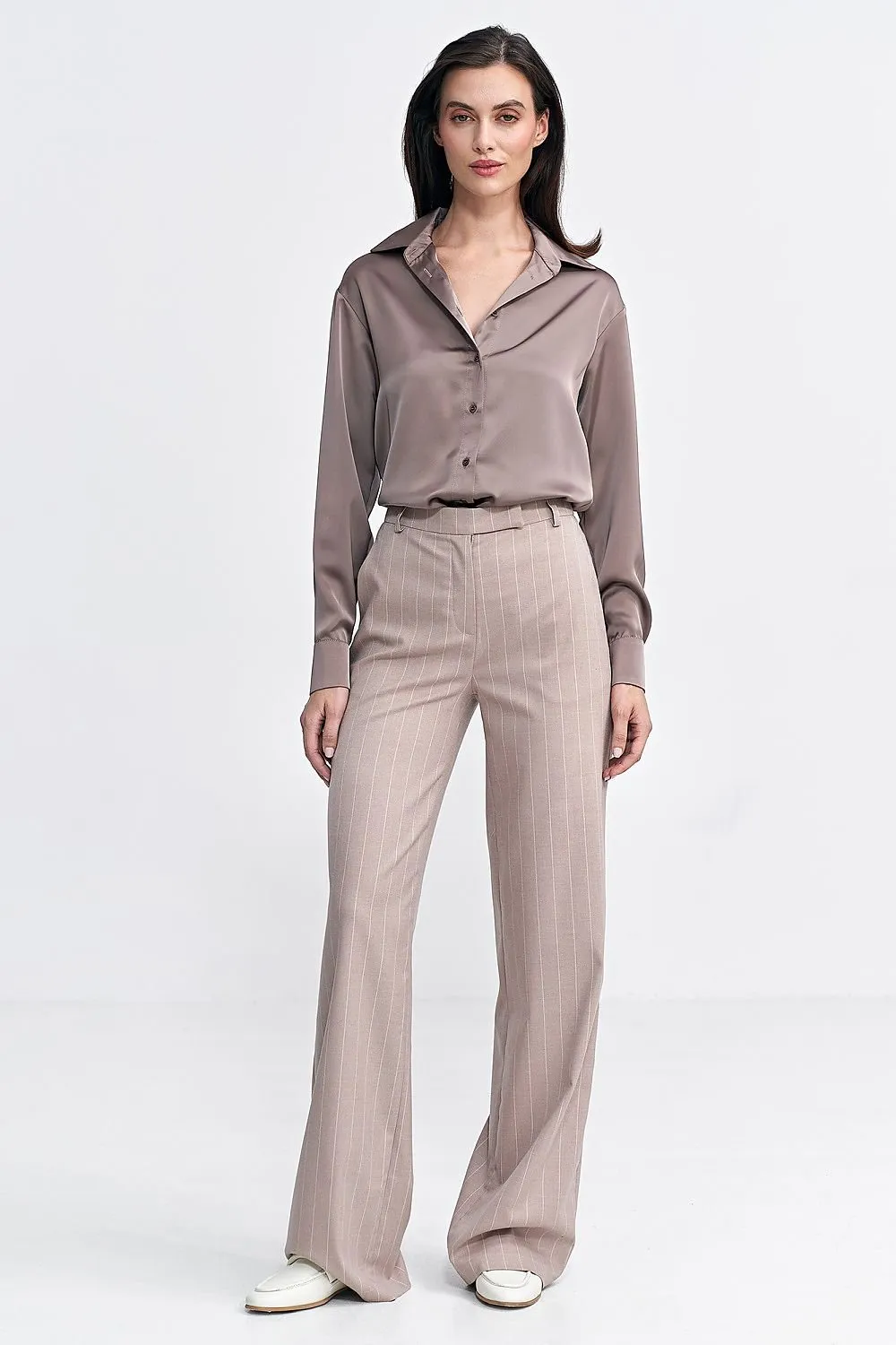 Women's high waist trousers with a fitted fit