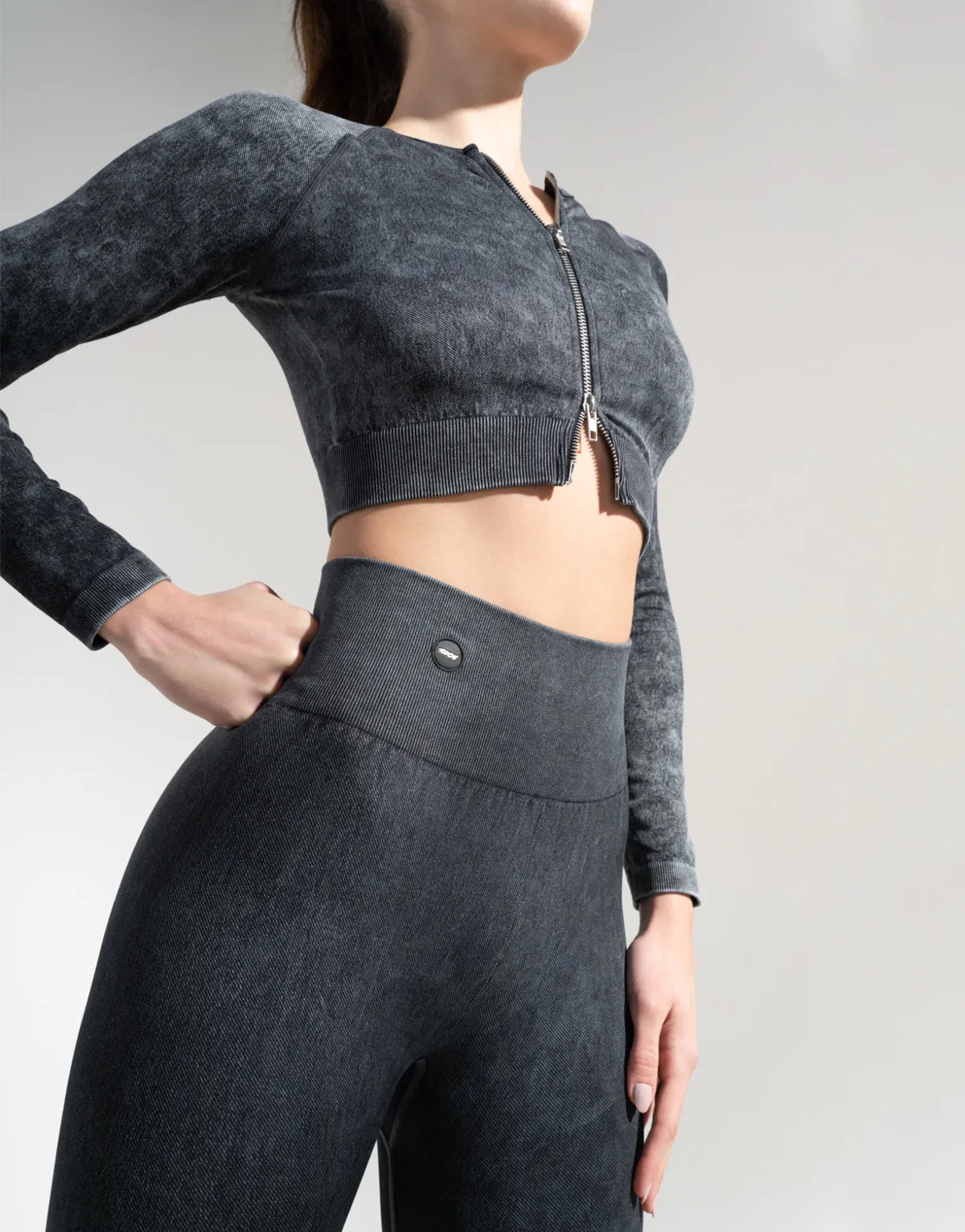 ZIPPED BLACK LONG TOP SEAMLESS