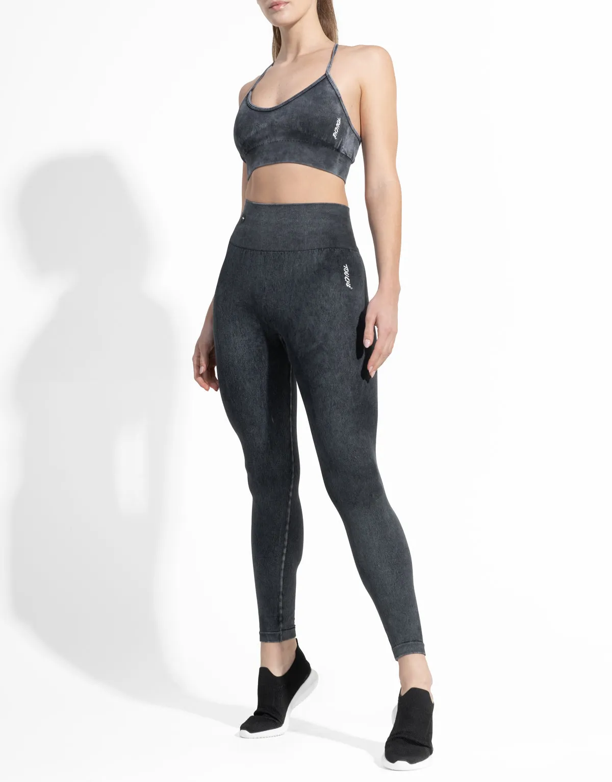 ZIPPED BLACK SEAMLESS TOP